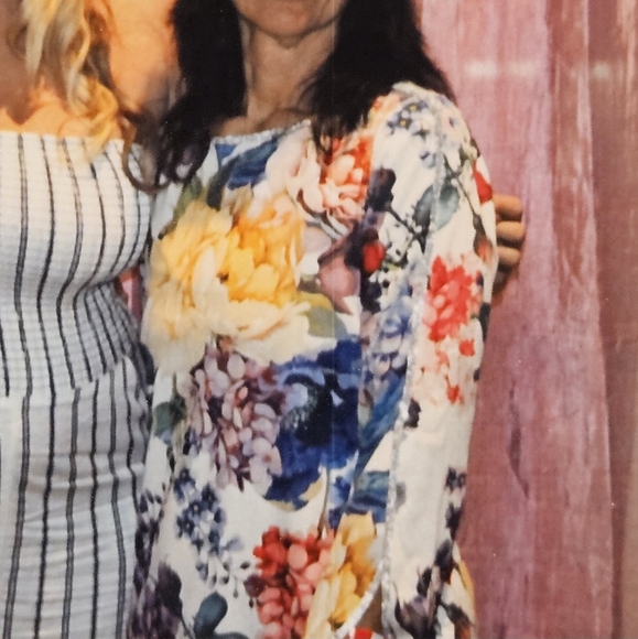 Prelude Tops - Prelude SteinMart Floral long sleeve open flare  clear rhinestone rimmed Medium